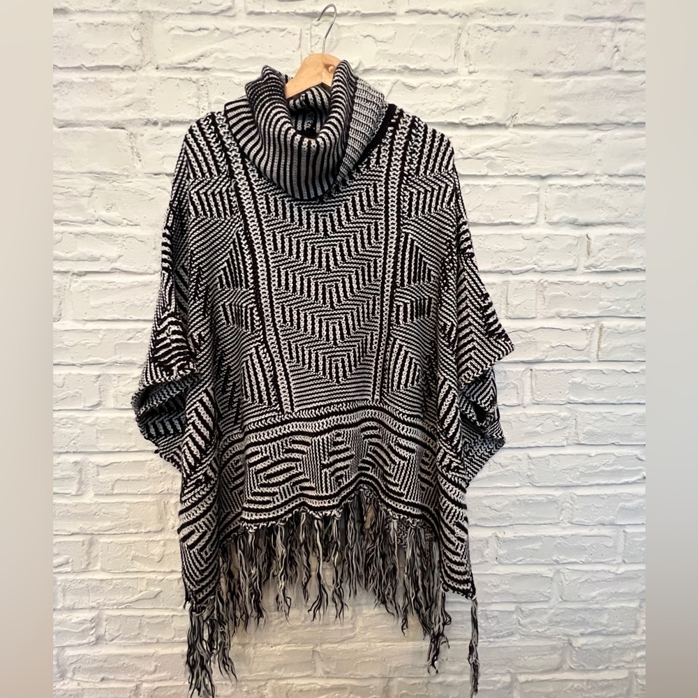 Forever 21 black & white poncho